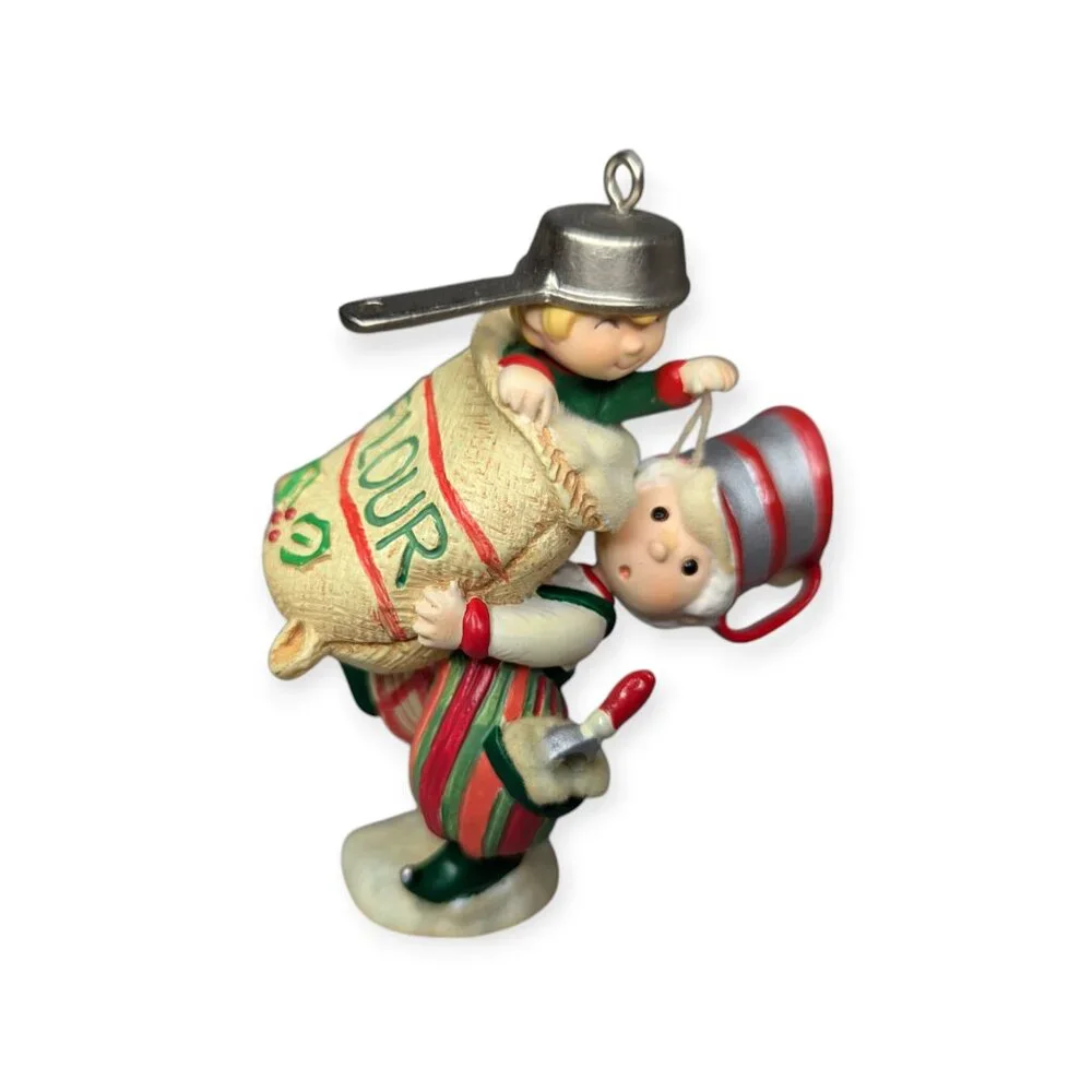 Hallmark Keepsake 2006 Dusty & Smidgen The Merry Bakers Christmas Ornament